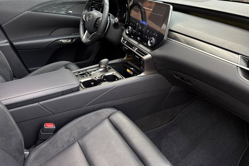 2025 LEXUS RX - photo 18