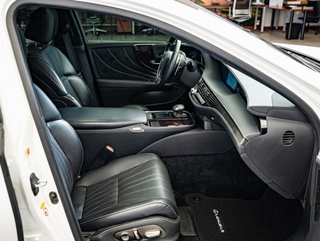 2019 LEXUS LS - photo 23