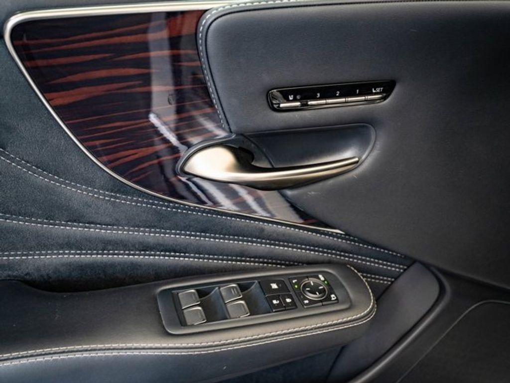 2019 LEXUS LS - photo 24