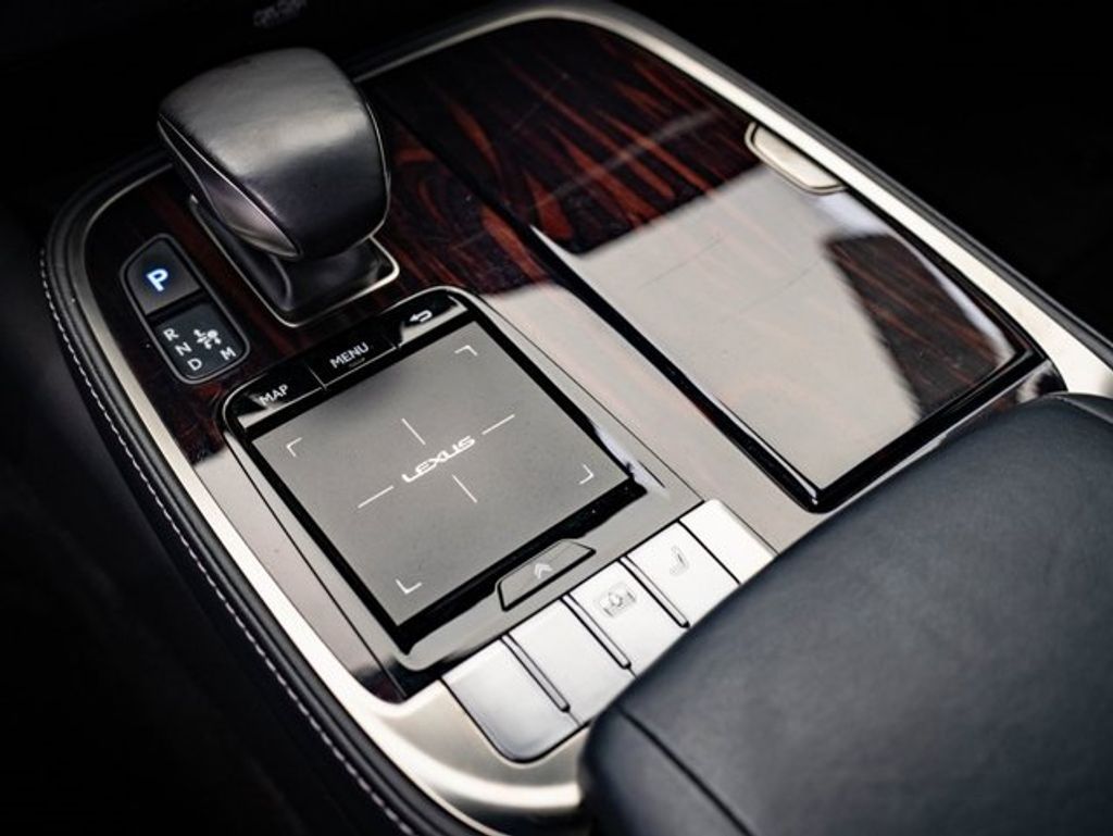 2019 LEXUS LS - photo 33