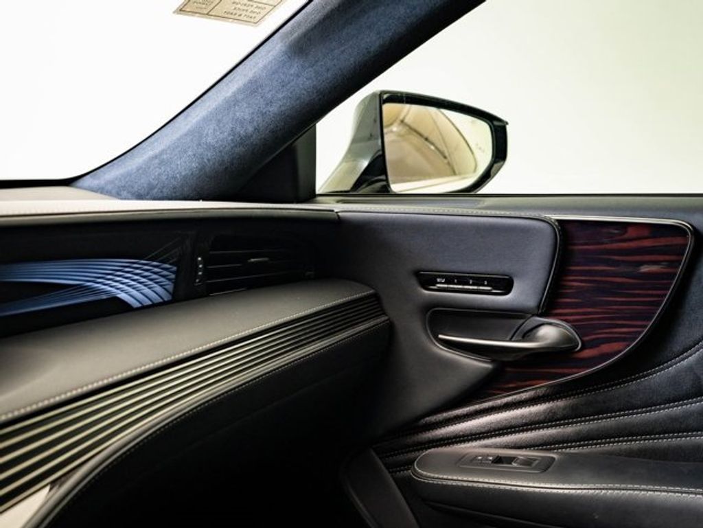 2019 LEXUS LS - photo 34