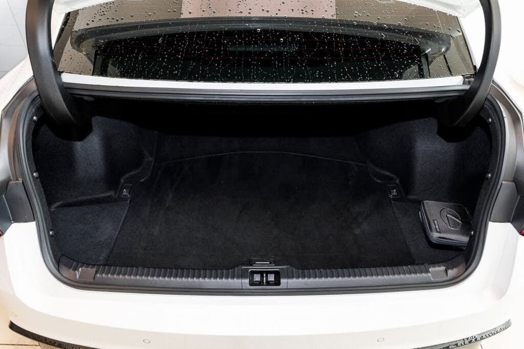 2024 LEXUS IS - photo 32