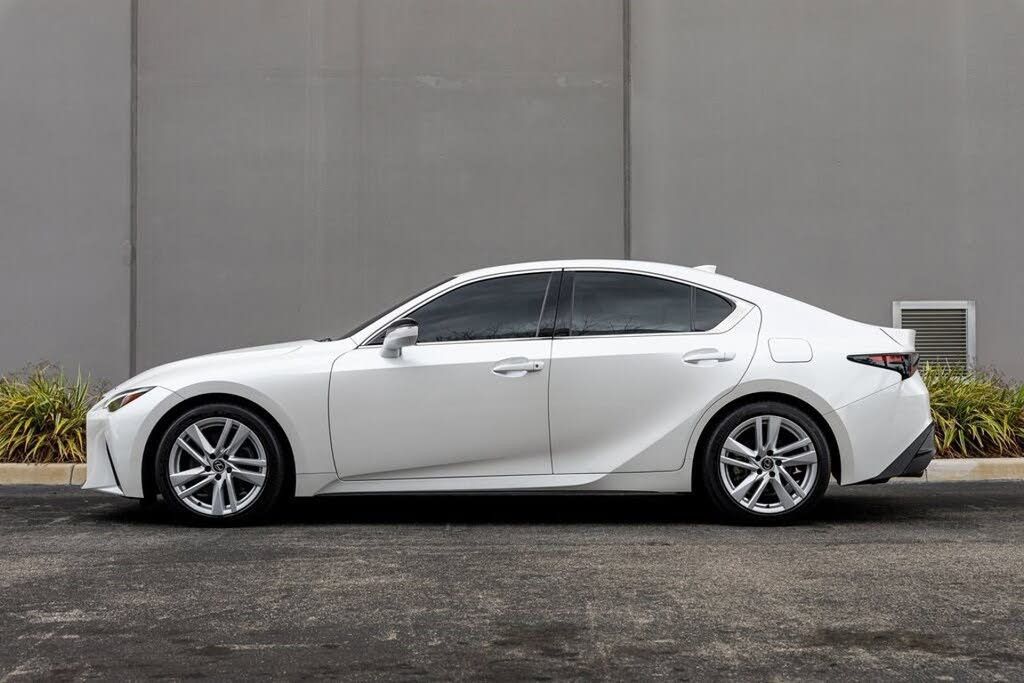 2024 LEXUS IS - photo 2