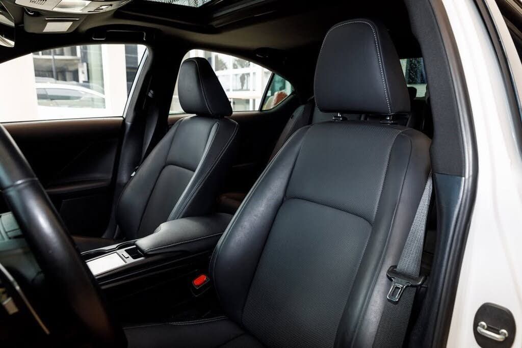 2024 LEXUS IS - photo 21