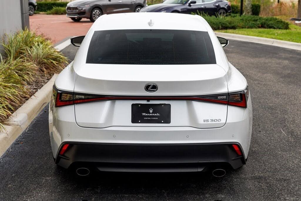 2024 LEXUS IS - photo 4