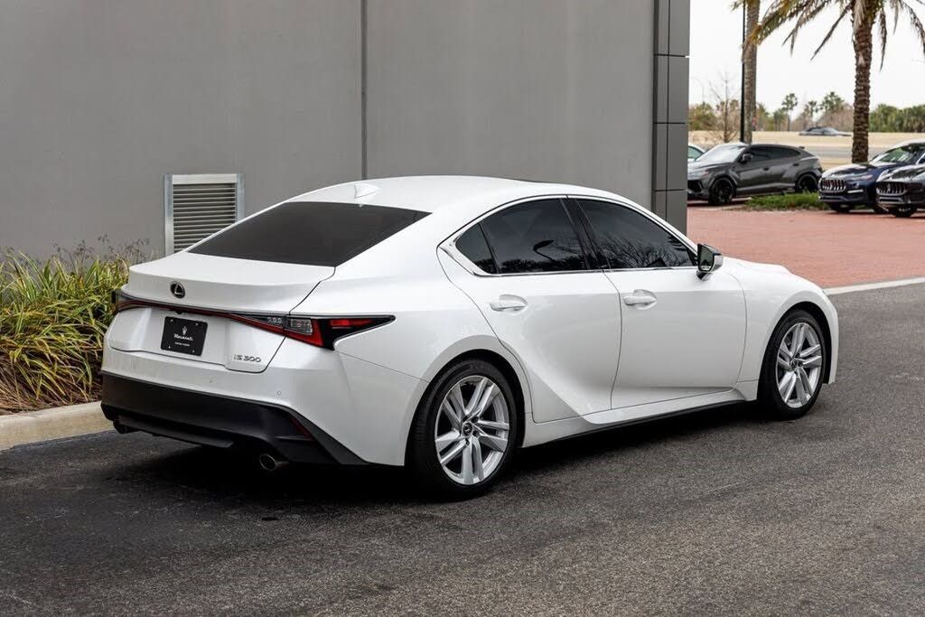 2024 LEXUS IS - photo 5