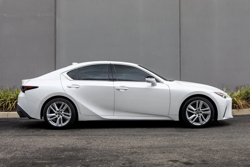 2024 LEXUS IS - photo 6