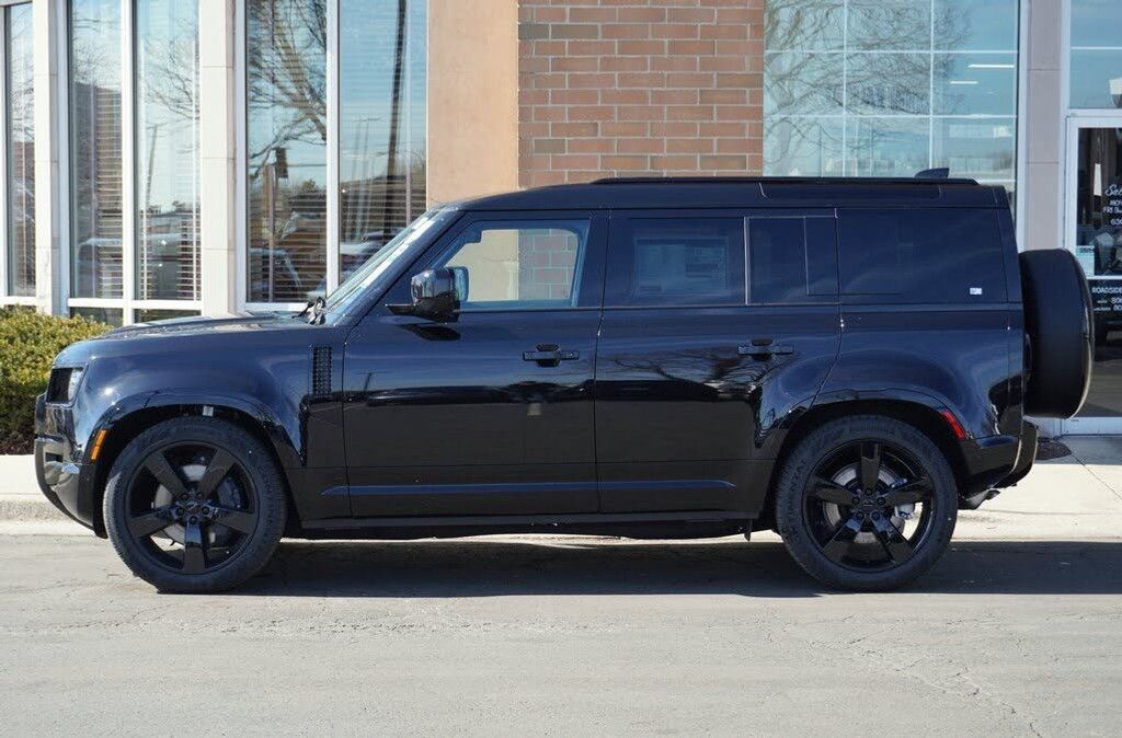 2026 LAND ROVER Defender - photo 2