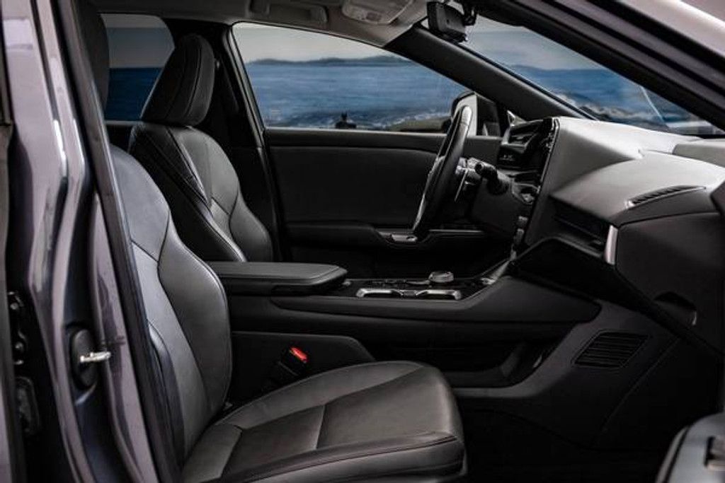 2023 LEXUS RZ - photo 23