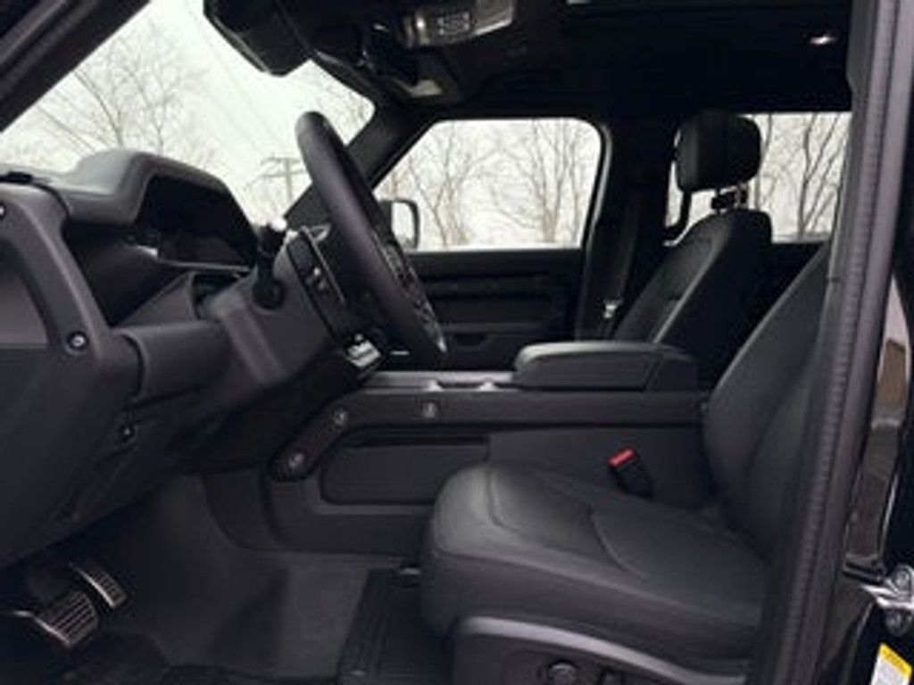 2026 LAND ROVER Defender - photo 11