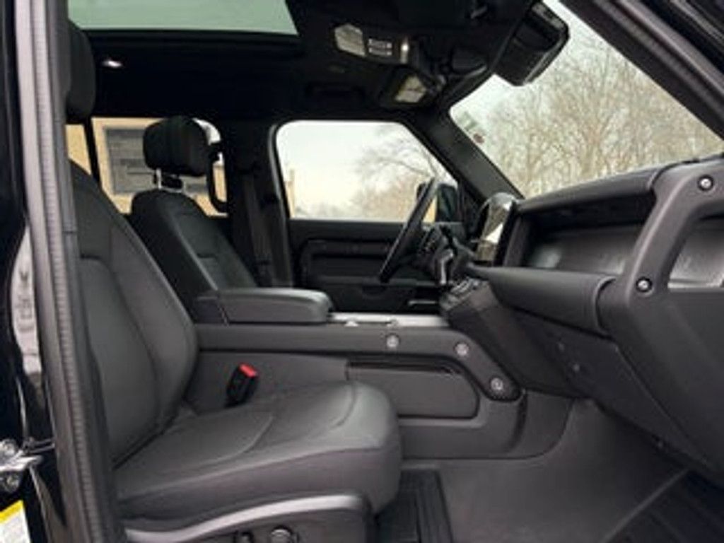 2026 LAND ROVER Defender - photo 15