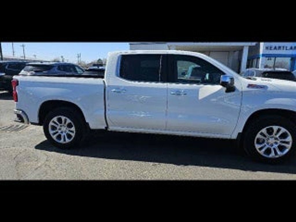 2024 CHEVROLET Silverado - photo 2