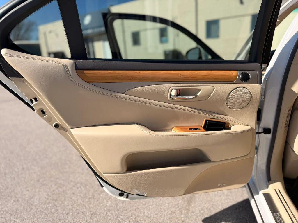 2014 LEXUS LS - photo 18