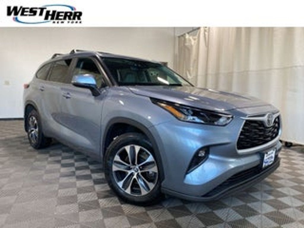 2023 TOYOTA Highlander LE, L, Limited, Platinum, XLE / XSE (w/ 12.3" multimedia, w/ 8" multimedia) for sale at Toyota of Batavia