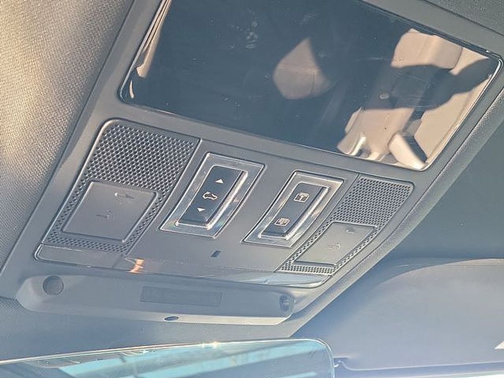 2023 LAND ROVER Defender - photo 24