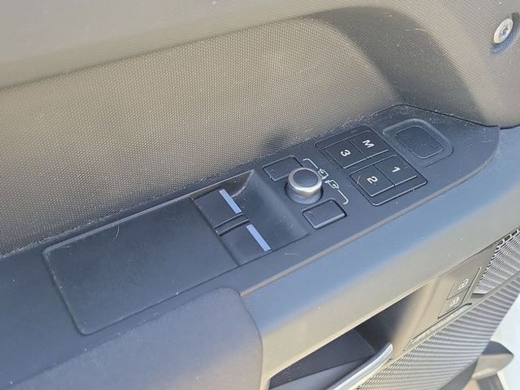 2023 LAND ROVER Defender - photo 16