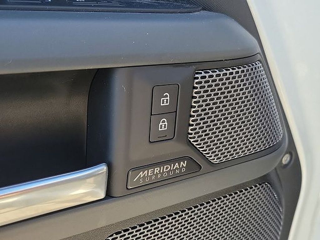 2023 LAND ROVER Defender - photo 17