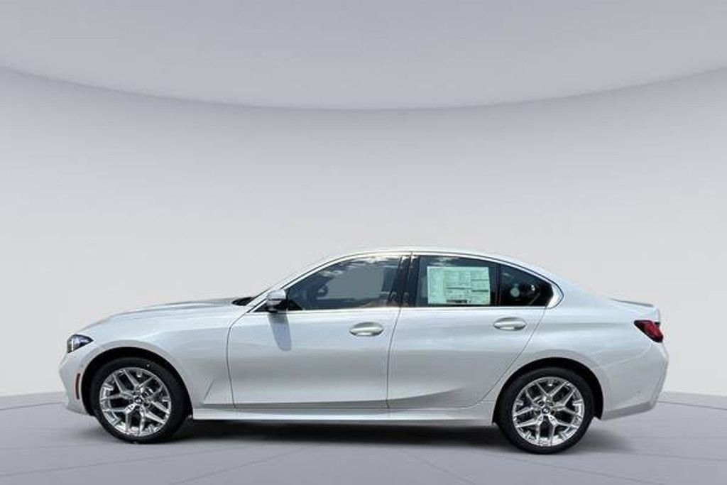 2025 BMW 330i - photo 2