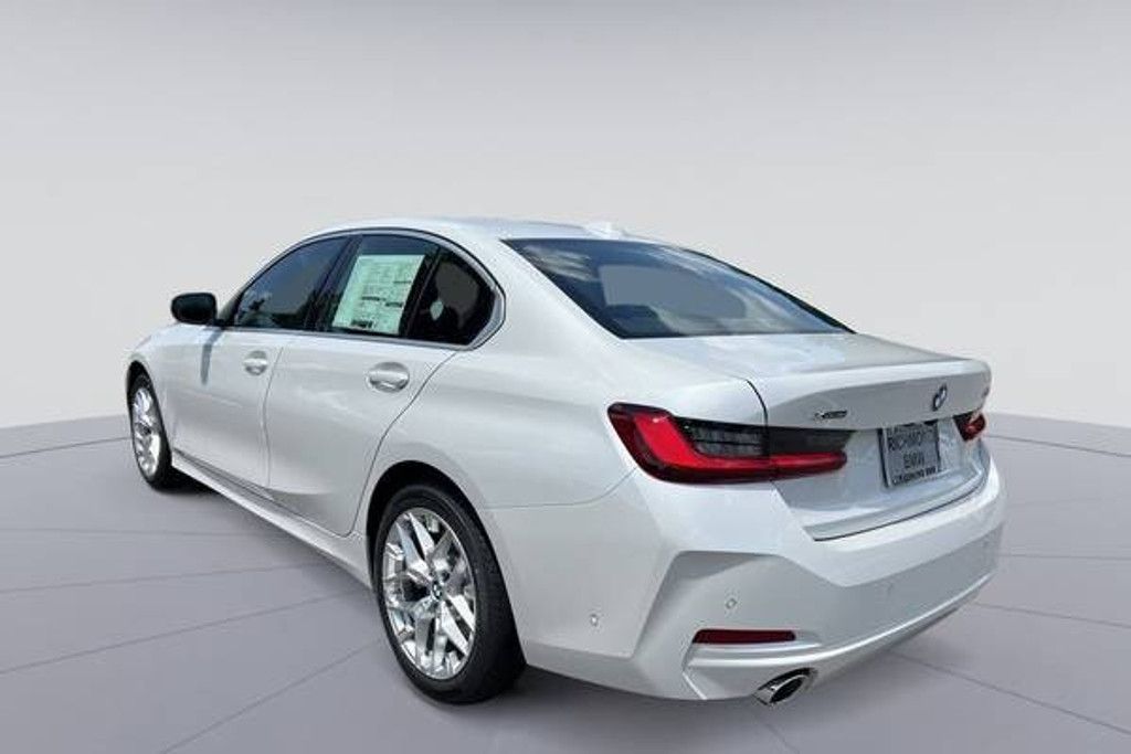 2025 BMW 330i - photo 3