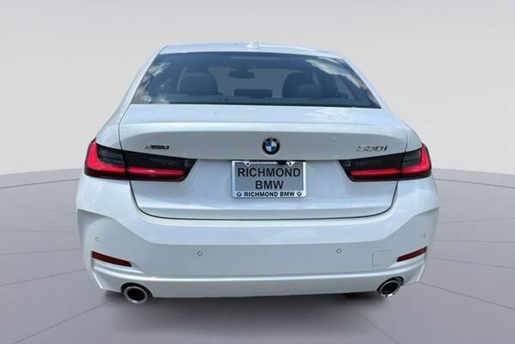 2025 BMW 330i - photo 4