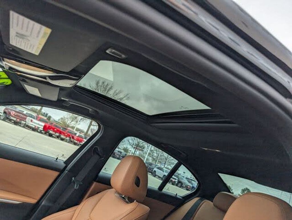 2023 BMW 330e - photo 3