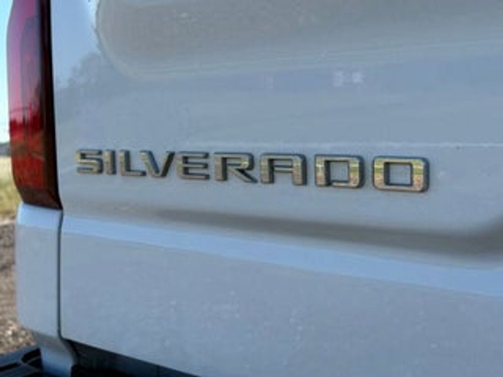 2023 CHEVROLET Silverado - photo 10