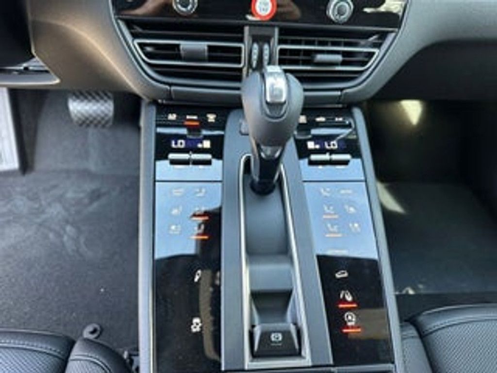 2026 PORSCHE Macan - photo 24