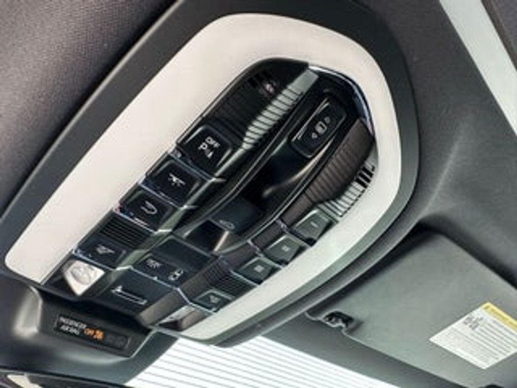 2026 PORSCHE Macan - photo 30