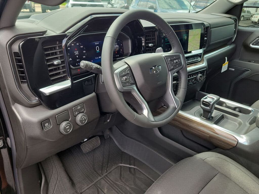 2026 CHEVROLET Silverado - photo 2