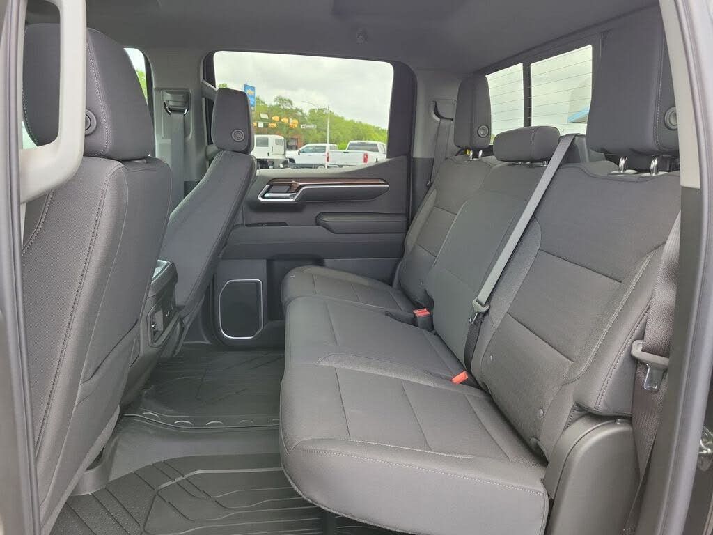 2026 CHEVROLET Silverado - photo 17