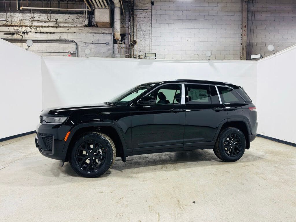 2026 Jeep Grand Cherokee Base Laredo