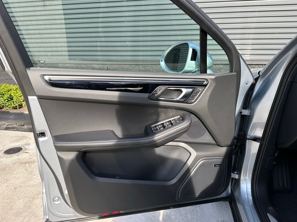 2026 PORSCHE Macan - photo 14