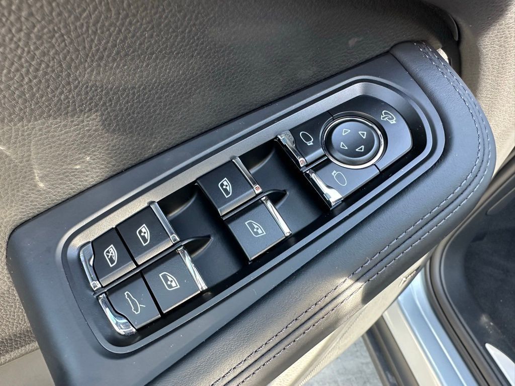 2026 PORSCHE Macan - photo 15