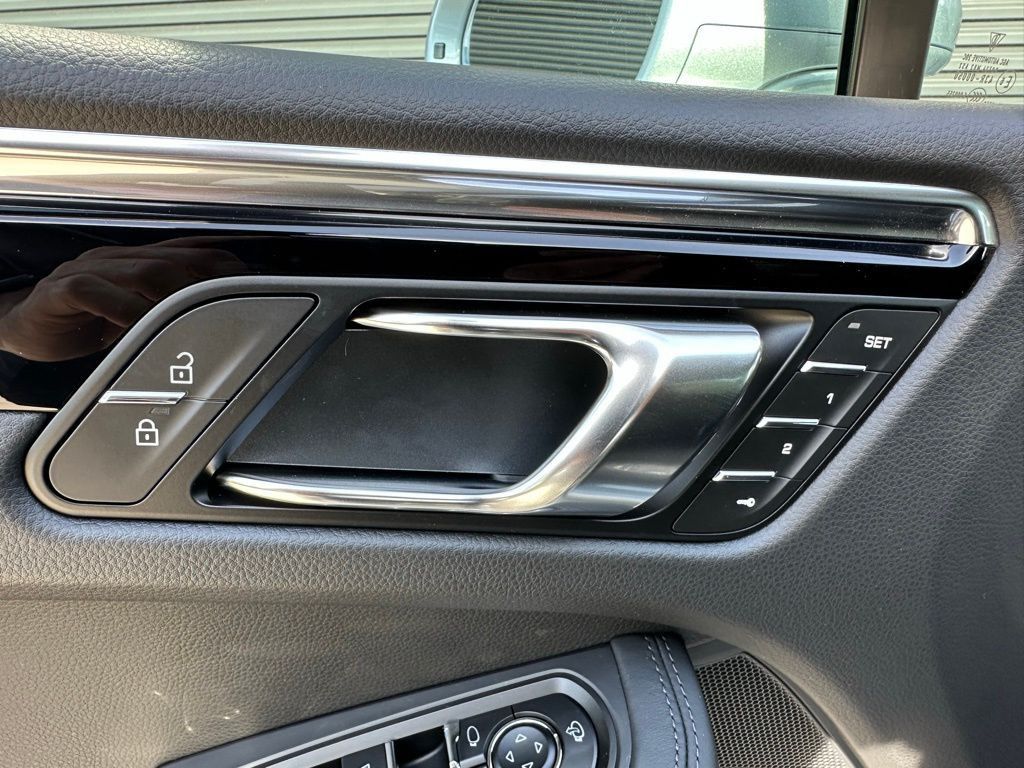 2026 PORSCHE Macan - photo 16