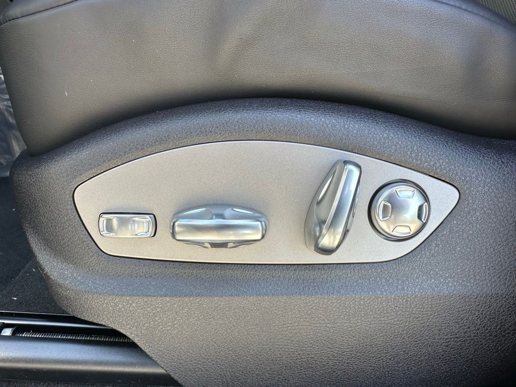 2026 PORSCHE Macan - photo 19
