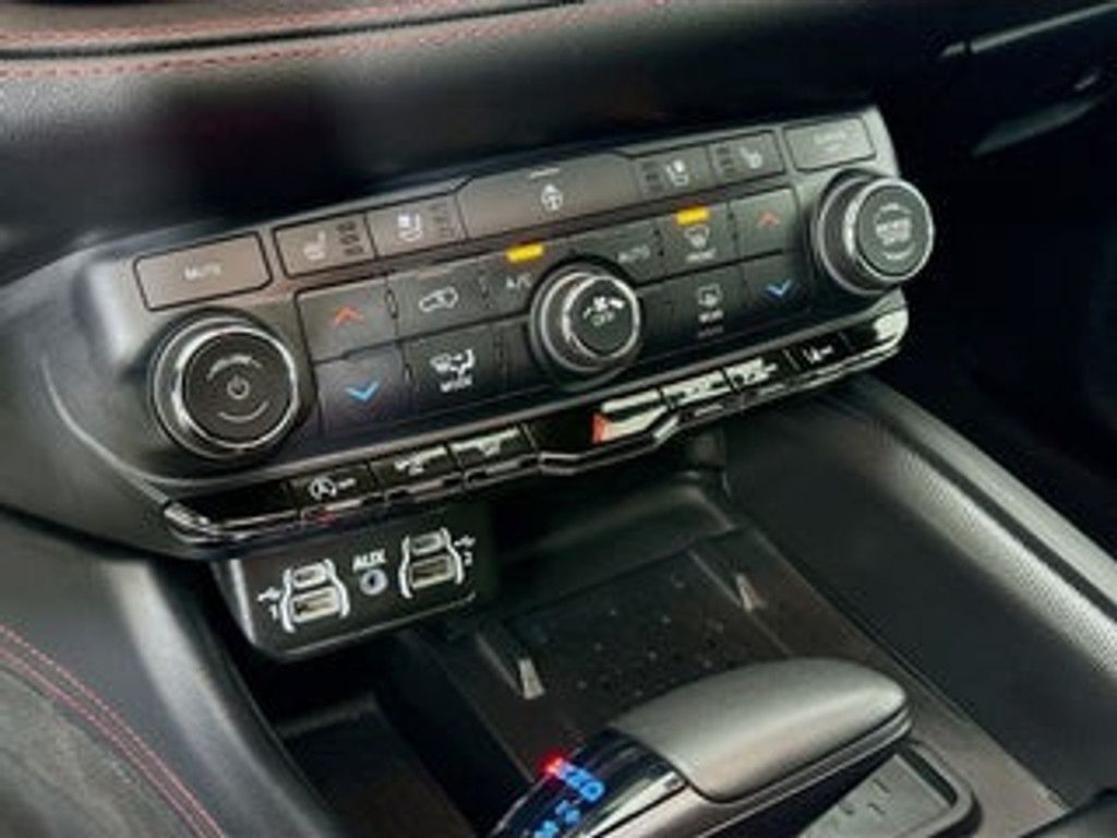 2025 DODGE Durango - photo 18