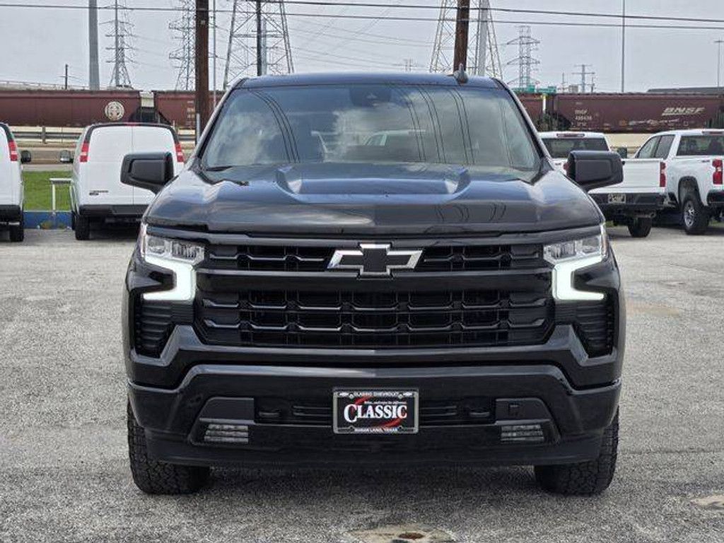 2024 CHEVROLET Silverado - photo 2