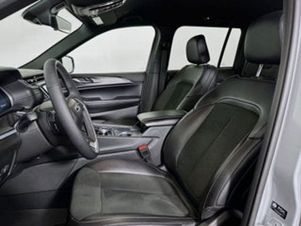 2025 JEEP Grand Cherokee - photo 8