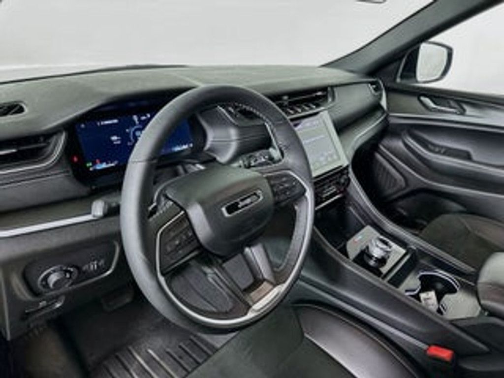 2025 JEEP Grand Cherokee - photo 10