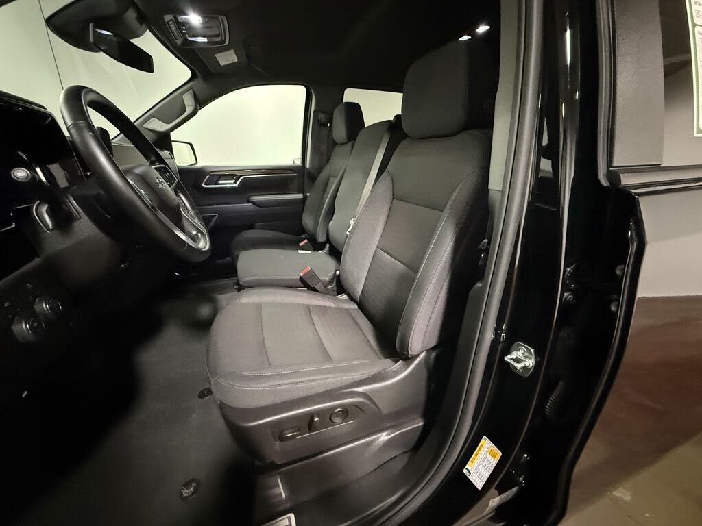 2026 CHEVROLET Silverado - photo 12