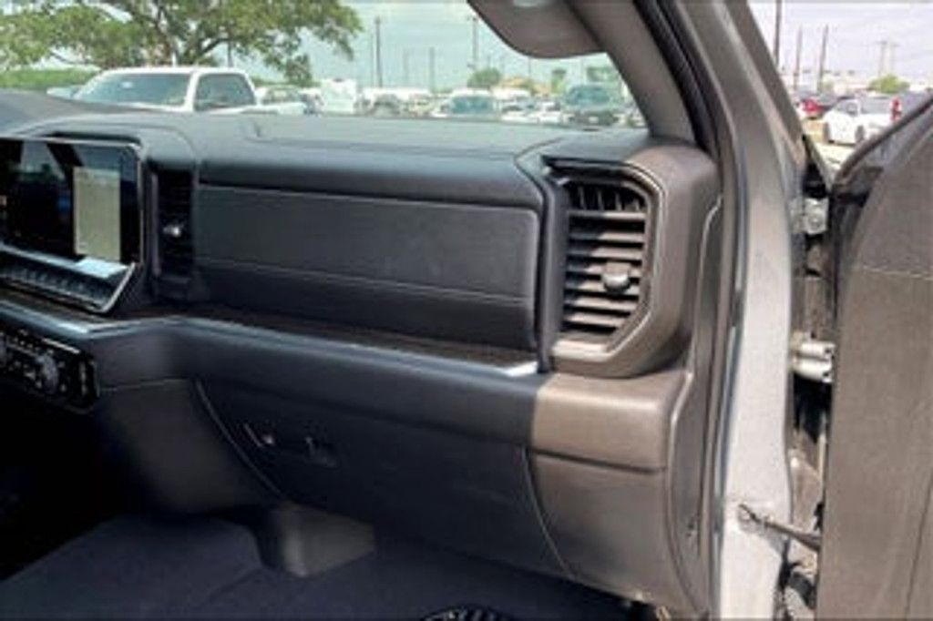 2023 CHEVROLET Silverado - photo 23