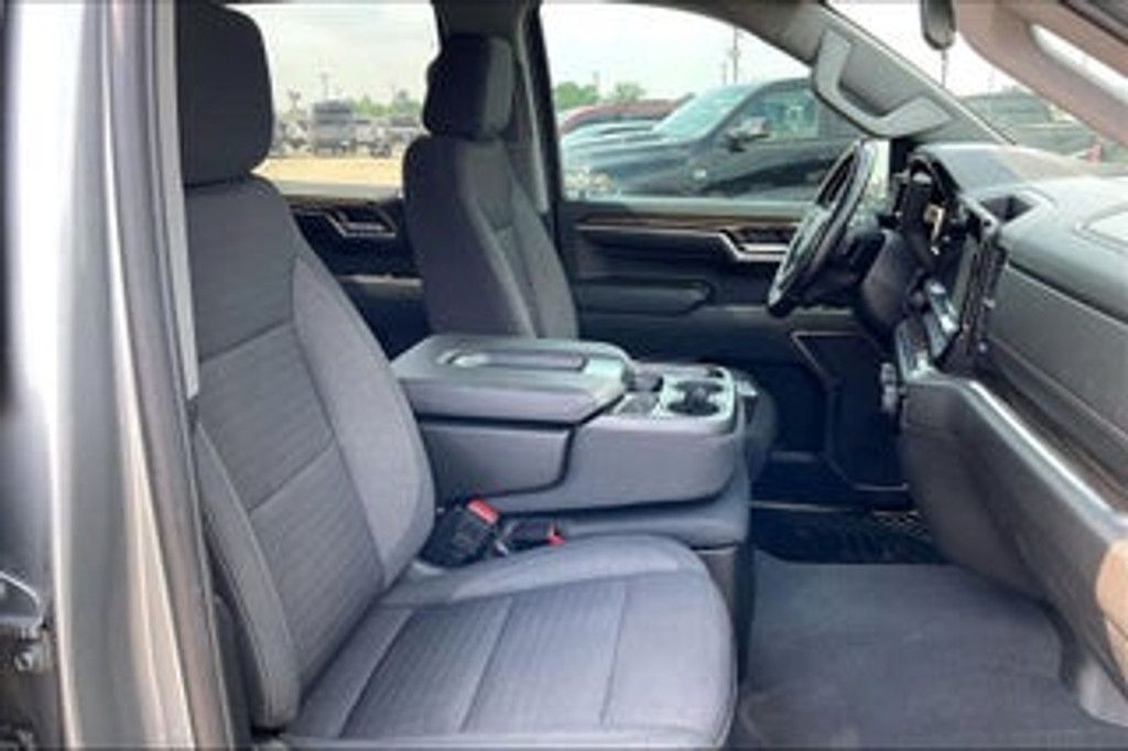 2023 CHEVROLET Silverado - photo 30