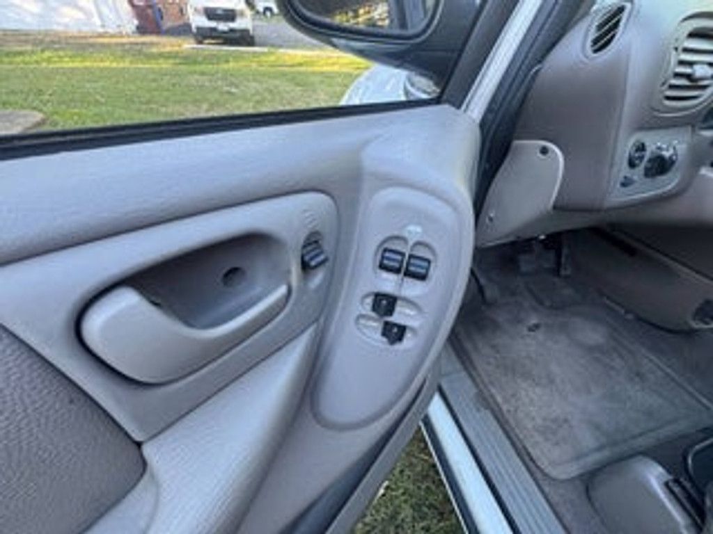 2002 MAZDA MPV - photo 14