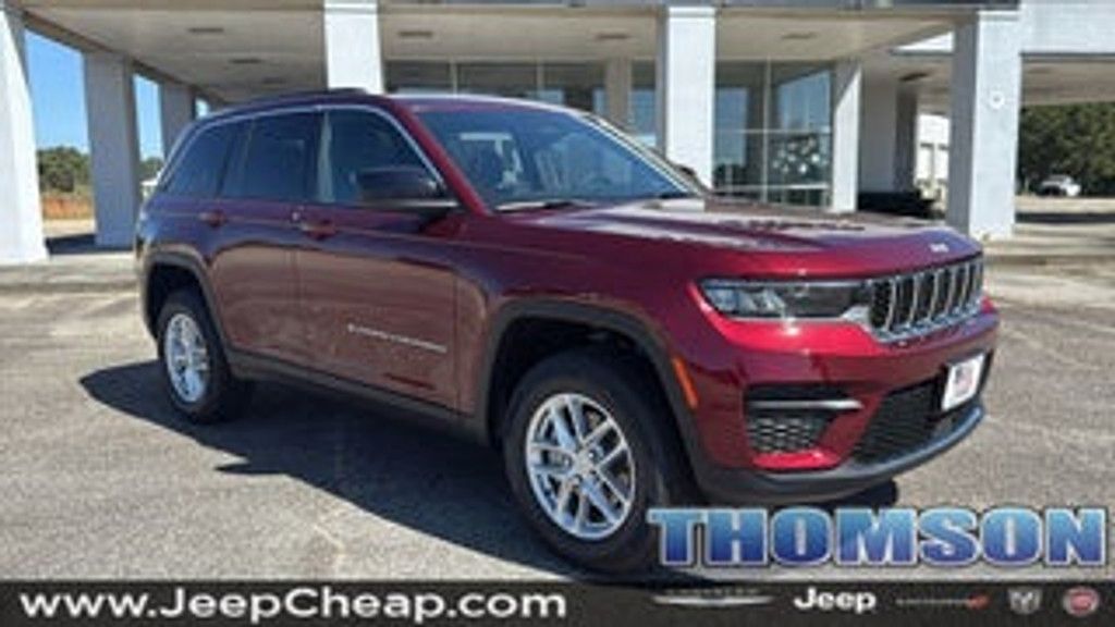 2025 Jeep Grand Cherokee Laredo Altitude