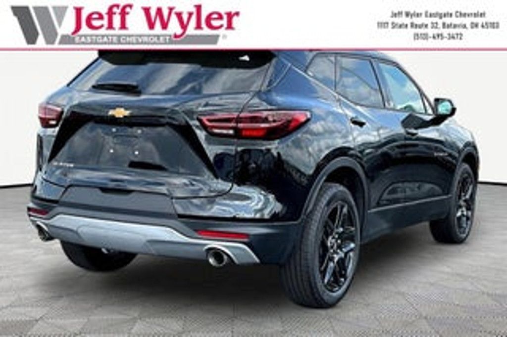 2025 SUBARU Forester - photo 8
