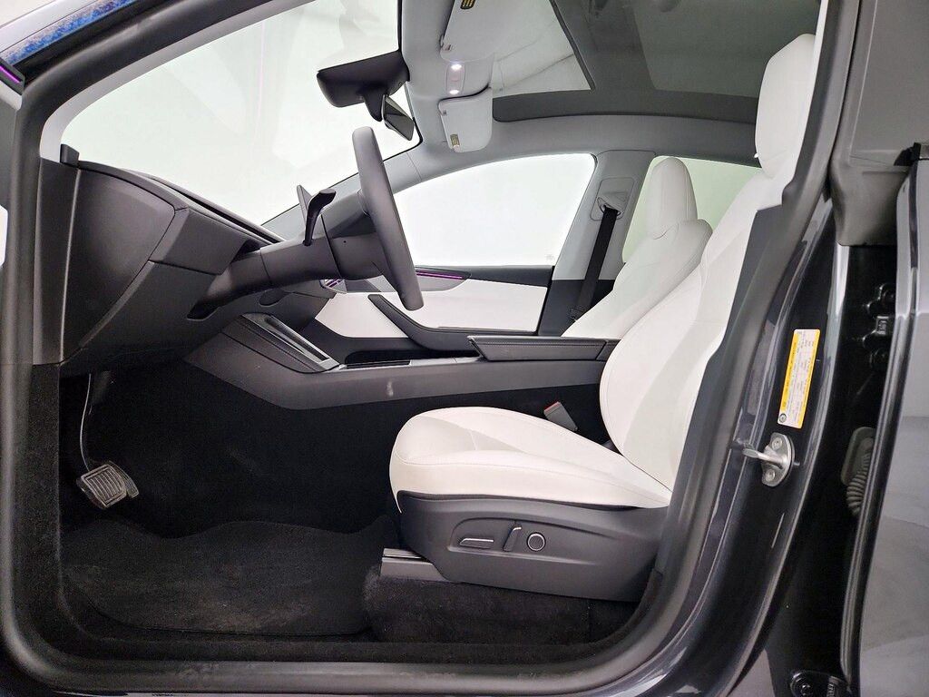 2026 TESLA Model Y - photo 11