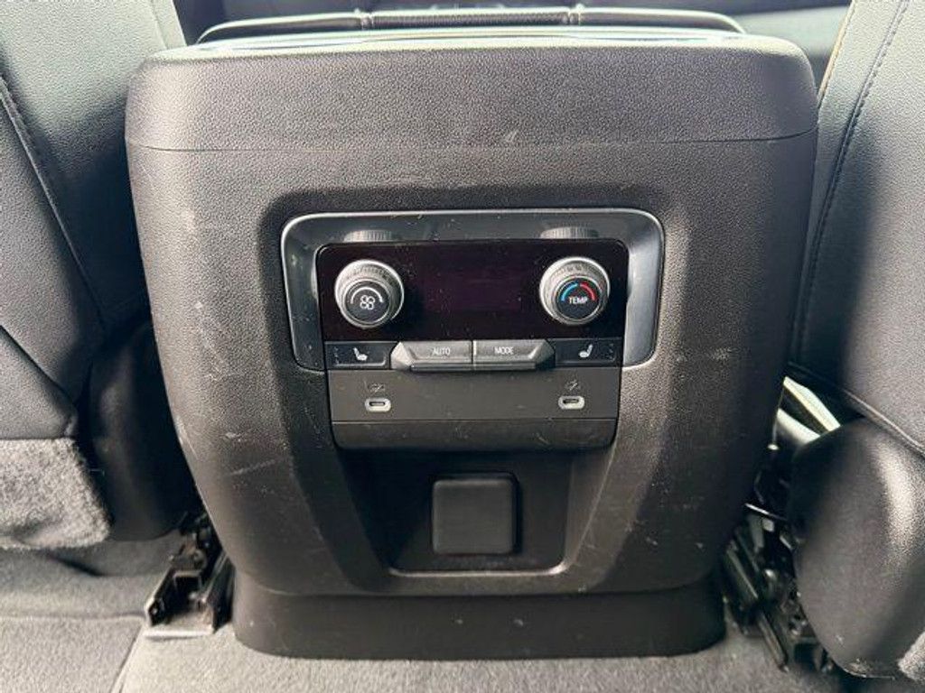 2023 CHEVROLET Suburban - photo 33