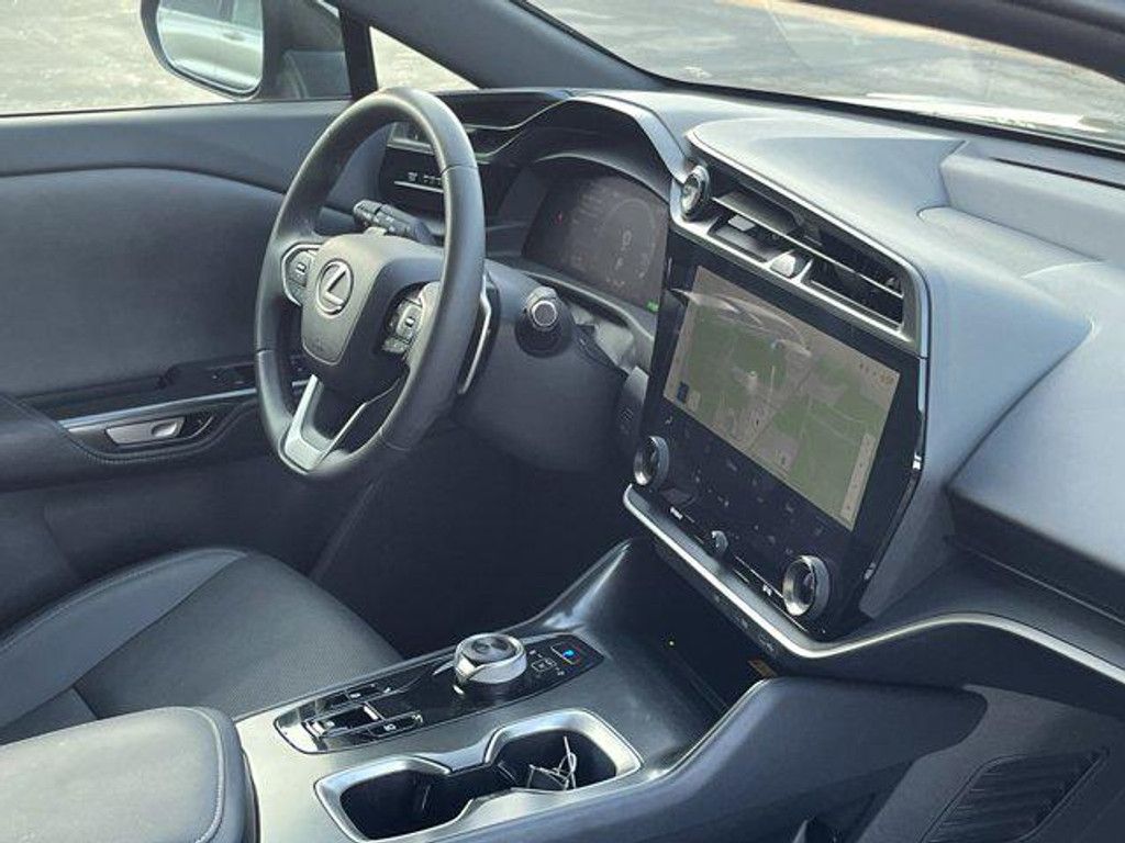 2025 LEXUS RZ - photo 14