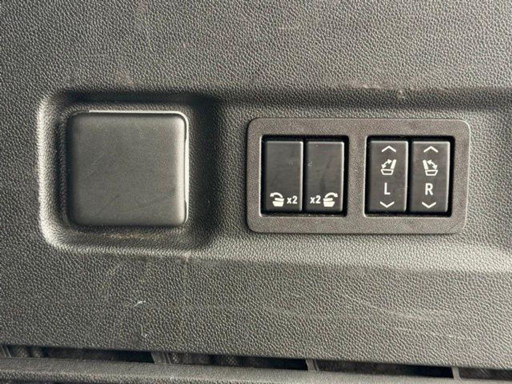2023 CHEVROLET Suburban - photo 24