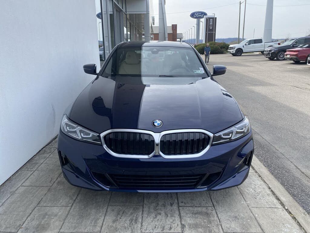 2026 BMW 330i - photo 2